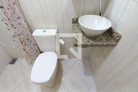 Casa de condomínio para alugar com 80m², 2 quartos e 1 vaga Casa de condomínio para alugar com 80m², 2 quartos e 1 vagaDetalhe do Banheiro