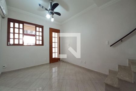 Sala de casa de condomínio para alugar com 2 quartos, 80m² em Jardim Paraiso de Viracopos, Campinas