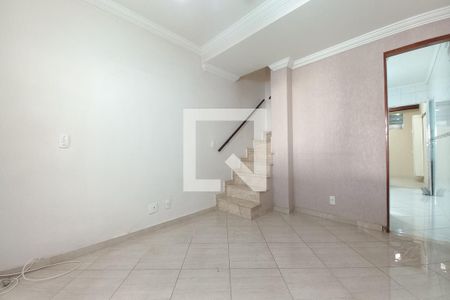 Sala de casa de condomínio para alugar com 2 quartos, 80m² em Jardim Paraiso de Viracopos, Campinas