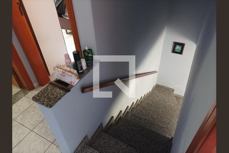 Casa à venda com 49m², 2 quartos e sem vaga Casa à venda com 49m², 2 quartos e sem vagaEscada