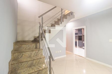 Escada de casa para alugar com 4 quartos, 206m² em Campo Grande, Rio de Janeiro