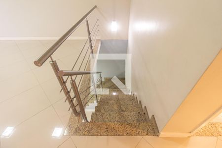 Escada de casa para alugar com 4 quartos, 206m² em Campo Grande, Rio de Janeiro