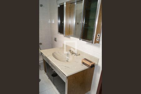 Banheiro de casa para alugar com 4 quartos, 240m² em Cambuci, São Paulo