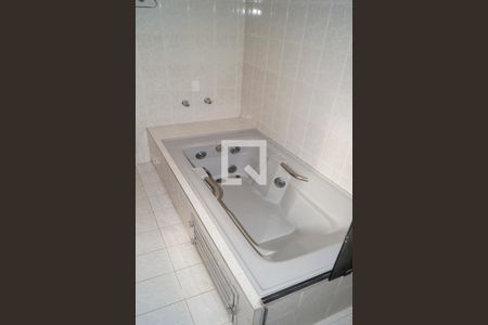 Banheiro de casa para alugar com 4 quartos, 240m² em Cambuci, São Paulo