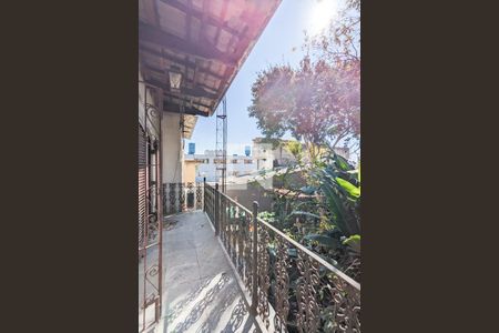 Casa à venda com 270m², 2 quartos e 5 vagas Casa à venda com 270m², 2 quartos e 5 vagasVaranda