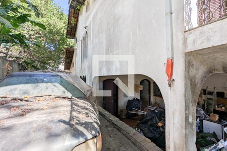 Casa à venda com 270m², 2 quartos e 5 vagas Casa à venda com 270m², 2 quartos e 5 vagasGaragem