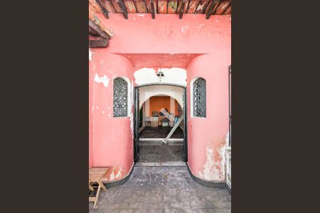 Casa à venda com 270m², 2 quartos e 5 vagas Casa à venda com 270m², 2 quartos e 5 vagasEntrada