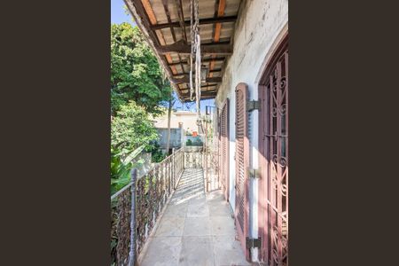 Casa à venda com 270m², 2 quartos e 5 vagas Casa à venda com 270m², 2 quartos e 5 vagasVaranda