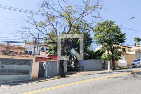 Casa à venda com 270m², 2 quartos e 5 vagas Casa à venda com 270m², 2 quartos e 5 vagasFachada