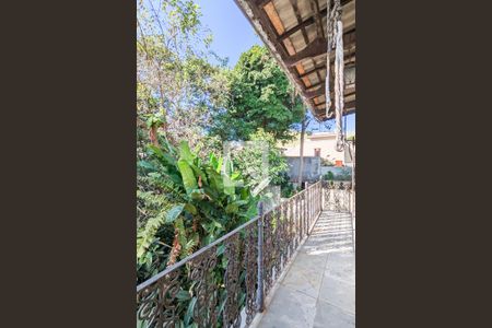 Casa à venda com 270m², 2 quartos e 5 vagas Casa à venda com 270m², 2 quartos e 5 vagasVaranda