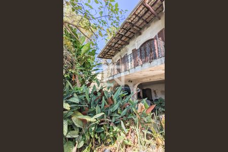 Casa à venda com 270m², 2 quartos e 5 vagas Casa à venda com 270m², 2 quartos e 5 vagasQuintal