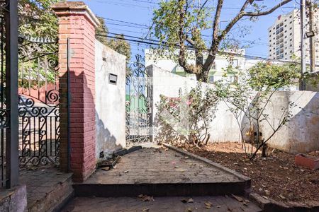 Casa à venda com 270m², 2 quartos e 5 vagas Casa à venda com 270m², 2 quartos e 5 vagasEntrada