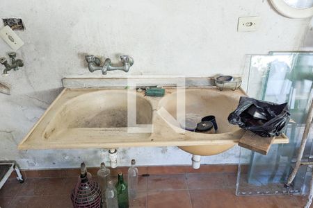 Casa à venda com 270m², 2 quartos e 5 vagas Casa à venda com 270m², 2 quartos e 5 vagasÁrea de serviço