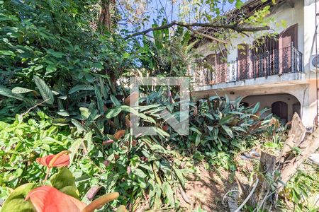 Casa à venda com 270m², 2 quartos e 5 vagas Casa à venda com 270m², 2 quartos e 5 vagasQuintal