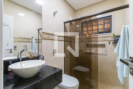 Casa à venda com 180m², 2 quartos e 4 vagas Casa à venda com 180m², 2 quartos e 4 vagasBanheiro social