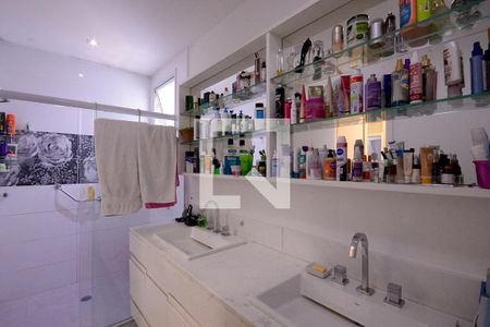 Apartamento à venda com 275m², 4 quartos e 4 vagasBanheiro do Quarto 1