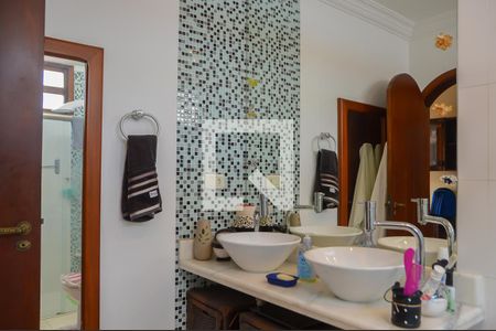 Casa à venda com 333m², 4 quartos e 4 vagasBanheiro da Suíte 1