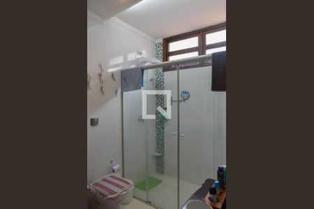 Casa à venda com 333m², 4 quartos e 4 vagasBanheiro da Suíte 1