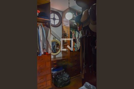 Casa à venda com 333m², 4 quartos e 4 vagasSuíte 1