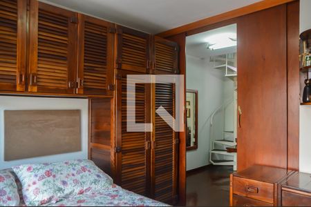 Casa à venda com 333m², 4 quartos e 4 vagasSuíte 2