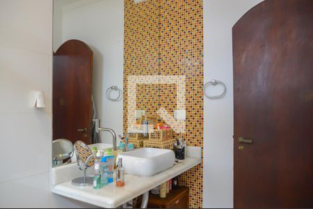 Casa à venda com 333m², 4 quartos e 4 vagasBanheiro da Suíte 2