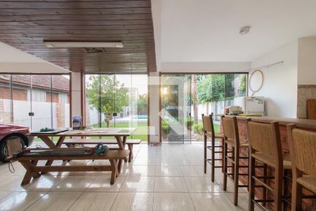 Casa à venda com 218m², 4 quartos e 4 vagasChurrasqueira