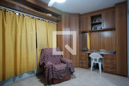 Casa à venda com 169m², 4 quartos e 2 vagasSuíte