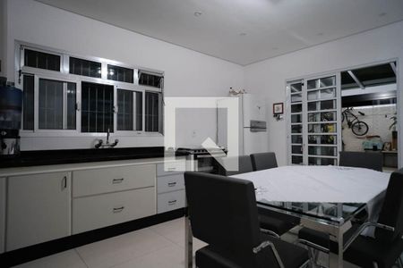 Casa à venda com 169m², 4 quartos e 2 vagasCozinha