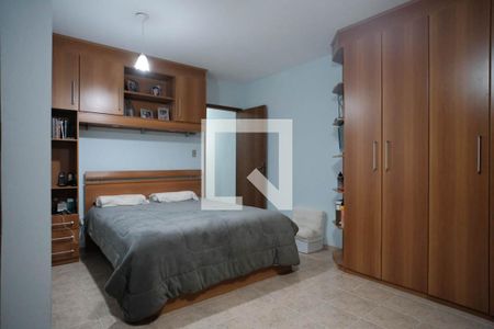 Casa à venda com 169m², 4 quartos e 2 vagasSuíte