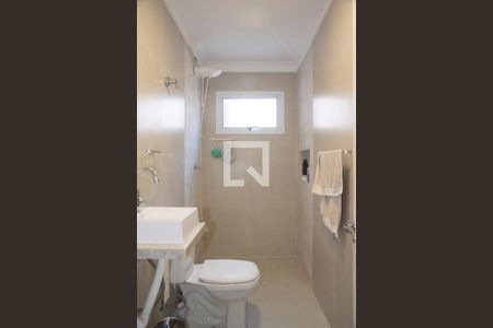 Casa à venda com 232m², 5 quartos e 4 vagasBanheiro da Suíte Externa