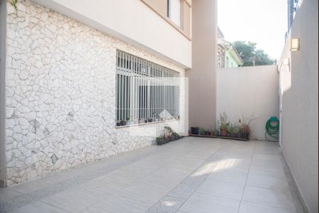 Casa à venda com 232m², 5 quartos e 4 vagasGaragem/Frente