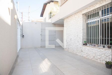 Casa à venda com 232m², 5 quartos e 4 vagasGaragem/Frente
