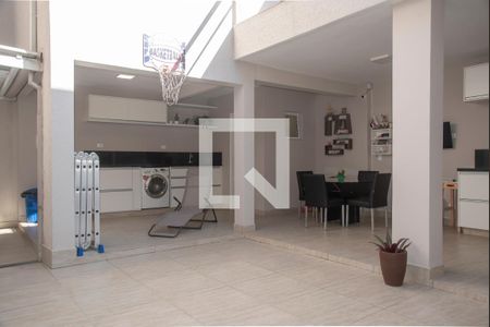Casa à venda com 232m², 5 quartos e 4 vagasQuintal/Área de Lazer