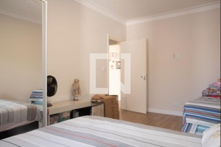 Casa à venda com 232m², 5 quartos e 4 vagasQuarto 2