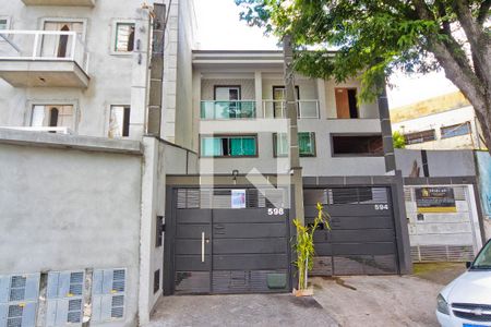 Casa à venda com 130m², 3 quartos e 2 vagas Casa à venda com 130m², 3 quartos e 2 vagasFachada