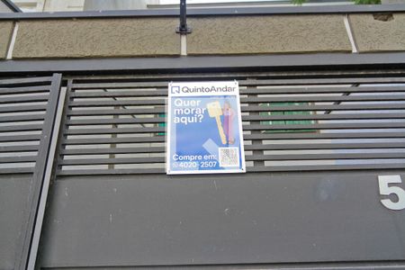 Casa à venda com 130m², 3 quartos e 2 vagas Casa à venda com 130m², 3 quartos e 2 vagasFachada