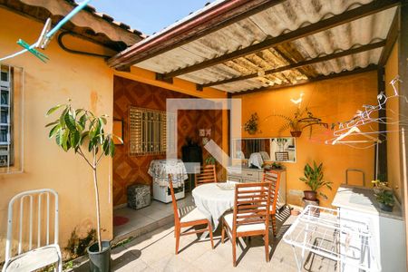 Casa à venda com 140m², 2 quartos e 2 vagasQuintal