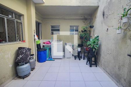 Casa à venda com 96m², 3 quartos e 2 vagasarea de serviço