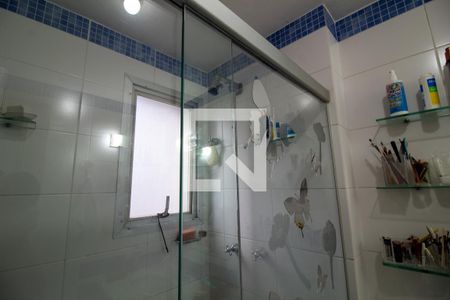 Apartamento à venda com 250m², 3 quartos e 2 vagas Apartamento à venda com 250m², 3 quartos e 2 vagasBanheiro da Suíte