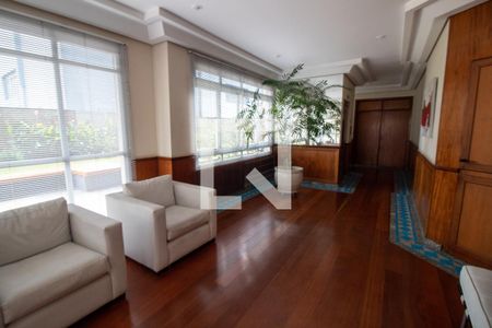 Apartamento à venda com 250m², 3 quartos e 2 vagas Apartamento à venda com 250m², 3 quartos e 2 vagasHall social