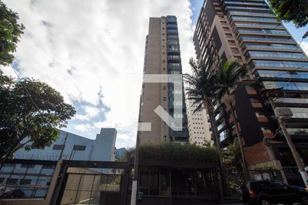Apartamento à venda com 250m², 3 quartos e 2 vagas Apartamento à venda com 250m², 3 quartos e 2 vagasFachada