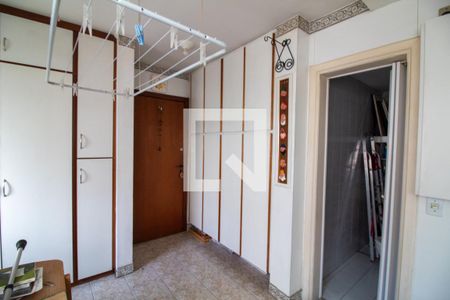 Apartamento à venda com 250m², 3 quartos e 2 vagas Apartamento à venda com 250m², 3 quartos e 2 vagasÁrea de Serviço