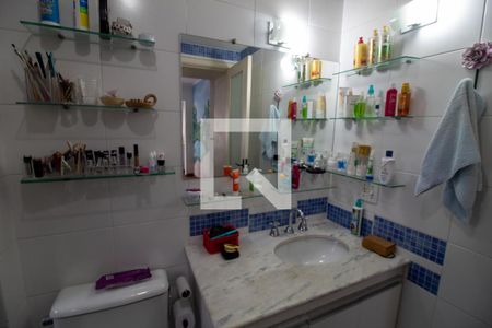 Apartamento à venda com 250m², 3 quartos e 2 vagas Apartamento à venda com 250m², 3 quartos e 2 vagasBanheiro da Suíte