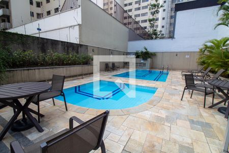 Apartamento à venda com 250m², 3 quartos e 2 vagas Apartamento à venda com 250m², 3 quartos e 2 vagasÁrea comum - Piscina