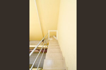 Casa para alugar com 50m², 1 quarto e 1 vaga Casa para alugar com 50m², 1 quarto e 1 vagaEscada