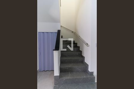 Casa para alugar com 180m², 3 quartos e 4 vagasEscada