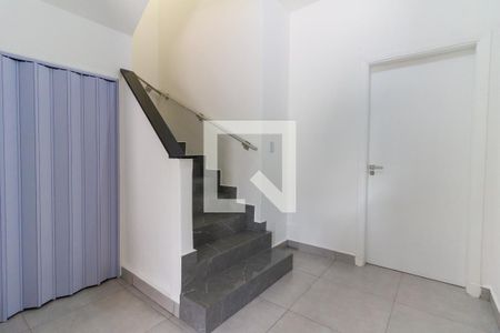 Casa para alugar com 180m², 3 quartos e 4 vagasEscada