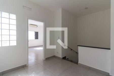 Casa para alugar com 180m², 3 quartos e 4 vagasEscada