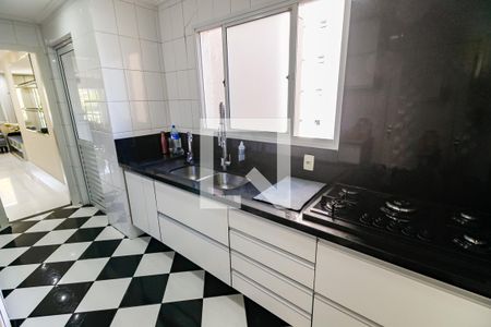 Apartamento para alugar com 119m², 3 quartos e 2 vagas Apartamento para alugar com 119m², 3 quartos e 2 vagasCozinha - Armários