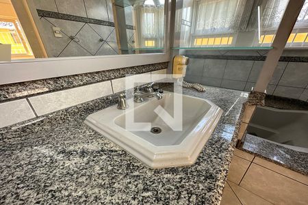 Casa para alugar com 275m², 5 quartos e 4 vagasBanheiro da Suíte